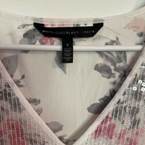 NEW White House Black Market Sequins Overlay Top.Size S - Picture 11 of 13